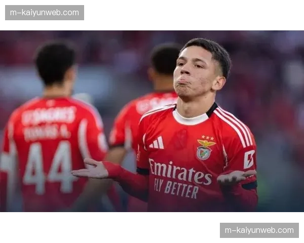 本菲卡领先后的战术收缩：穆里尼奥主动让出球权消耗对手